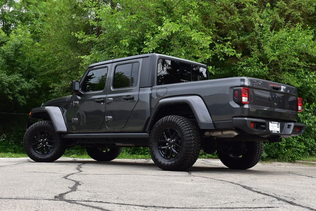 Used 2022 Crystal Metallic Jeep Sport image 14
