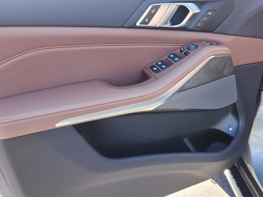 New 2026 Skyscraper Grey Metallic BMW xDrive50e image 8
