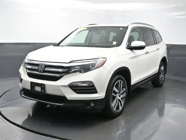 Used 2017 White Honda Touring image 1