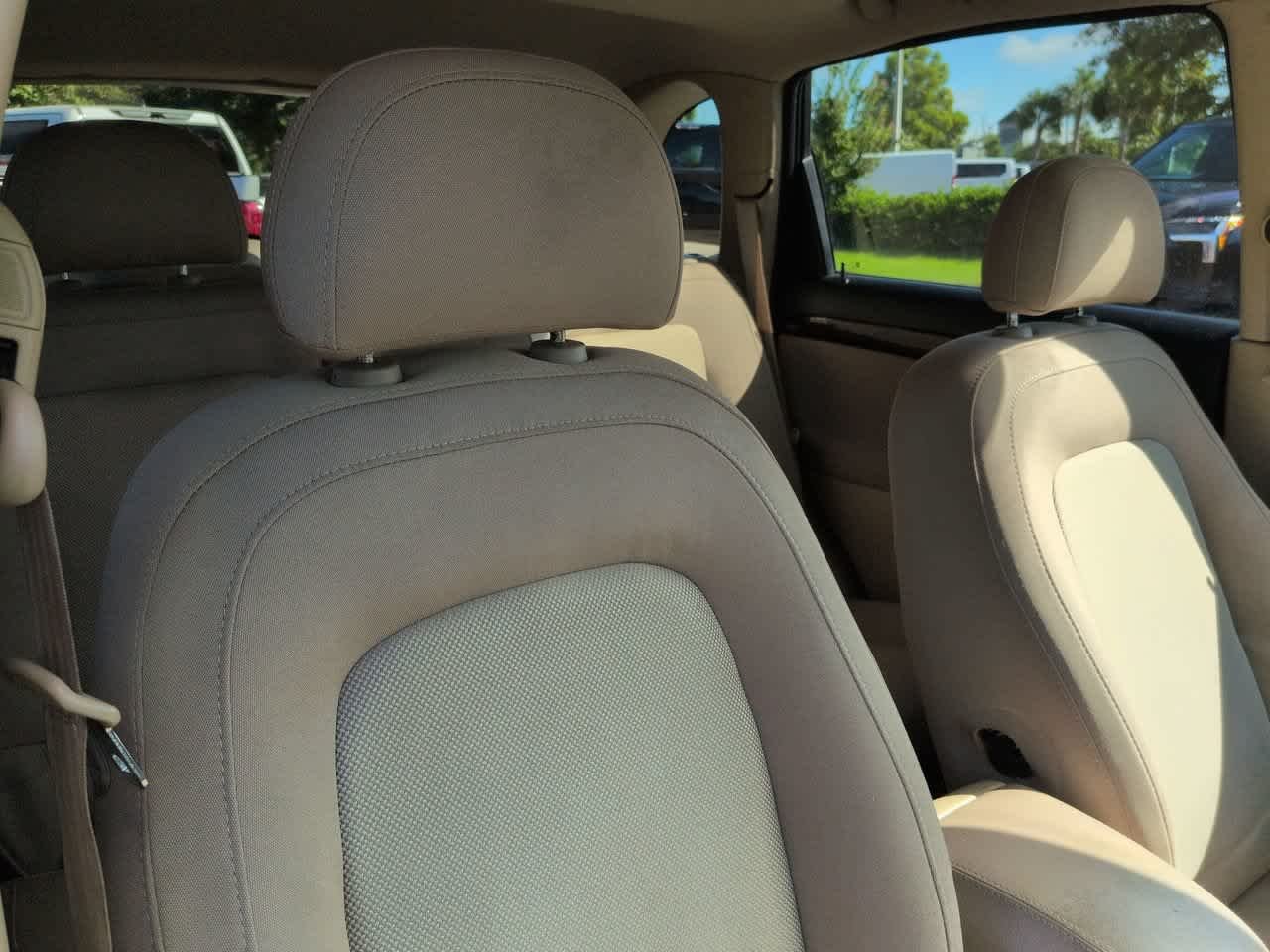 Used 2009 Ruby Red Saturn I4 image 7