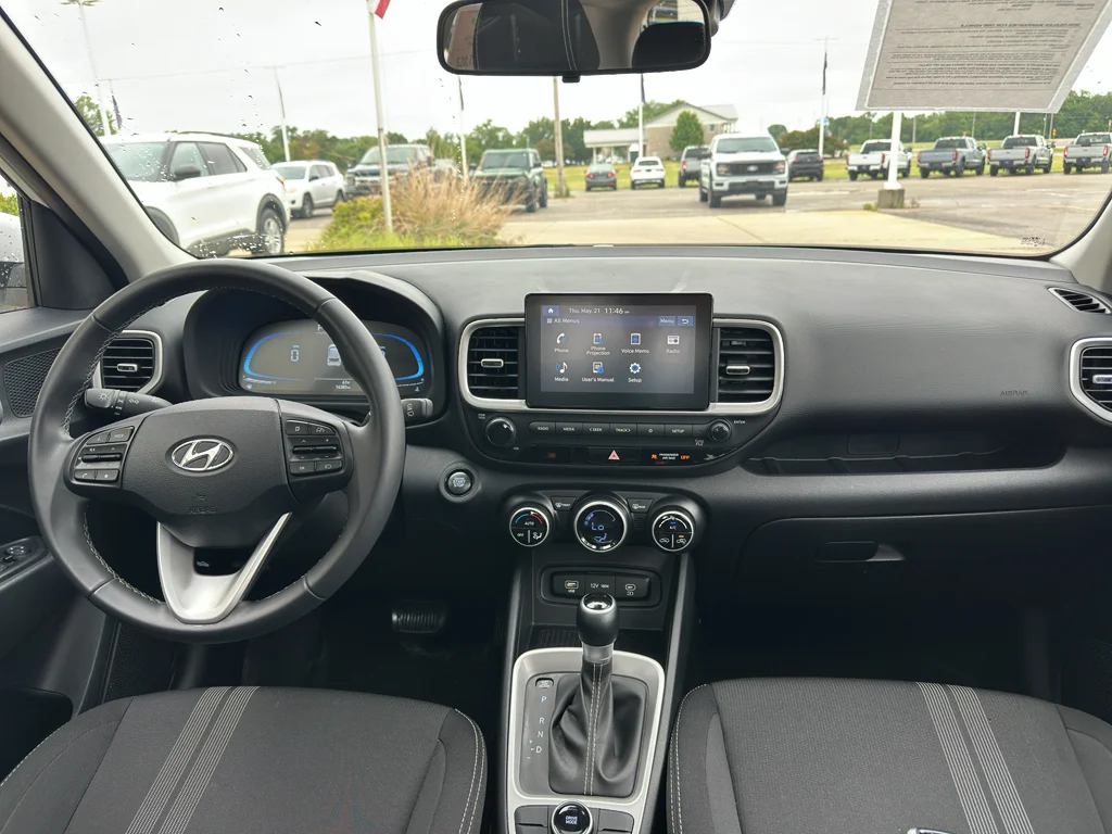 Used 2025 Onyx Black Hyundai SEL image 11