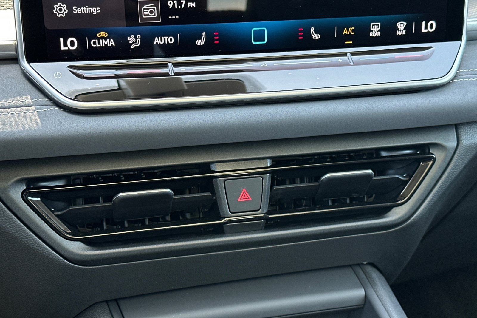 New 2026 Platinum Gray Metallic Volkswagen 2.0T SE image 20