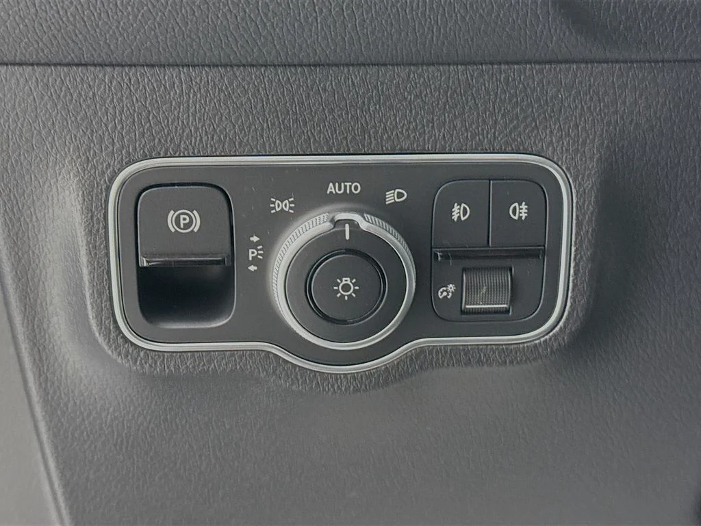 2025 Mercedes-Benz GLB Base - Photo 11