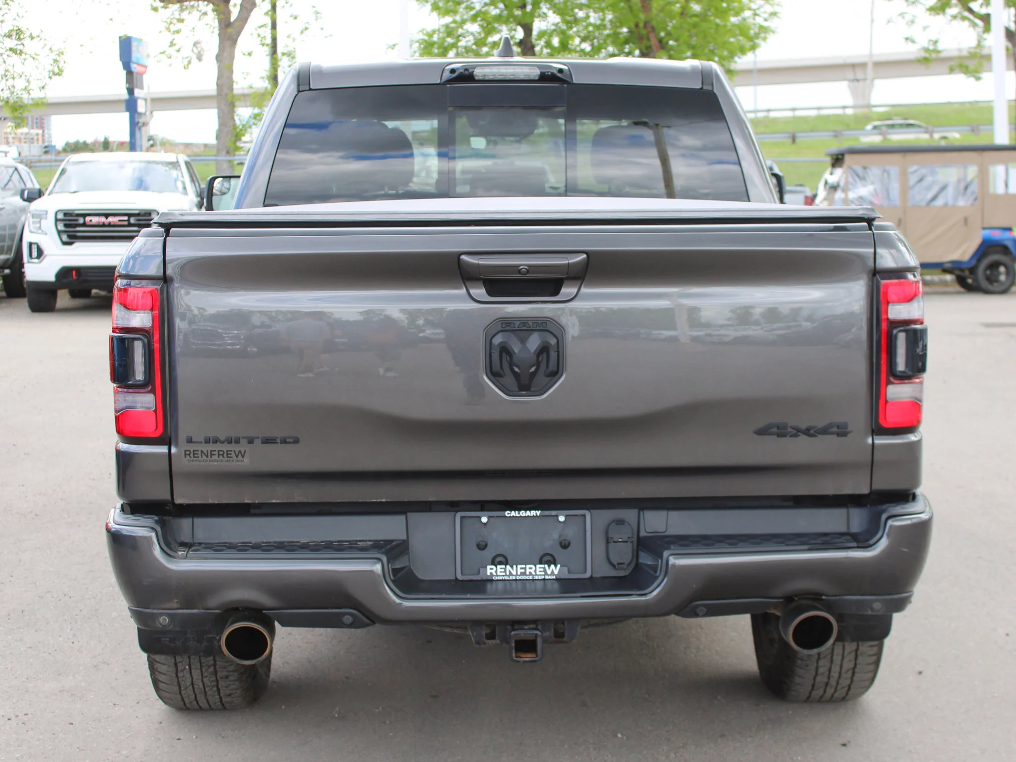 Used 2022 Grey RAM Limited * No Accidents | HEMI V8 | LOADED | ENVY Wheels | Head-Up Display | Night Edition image 14