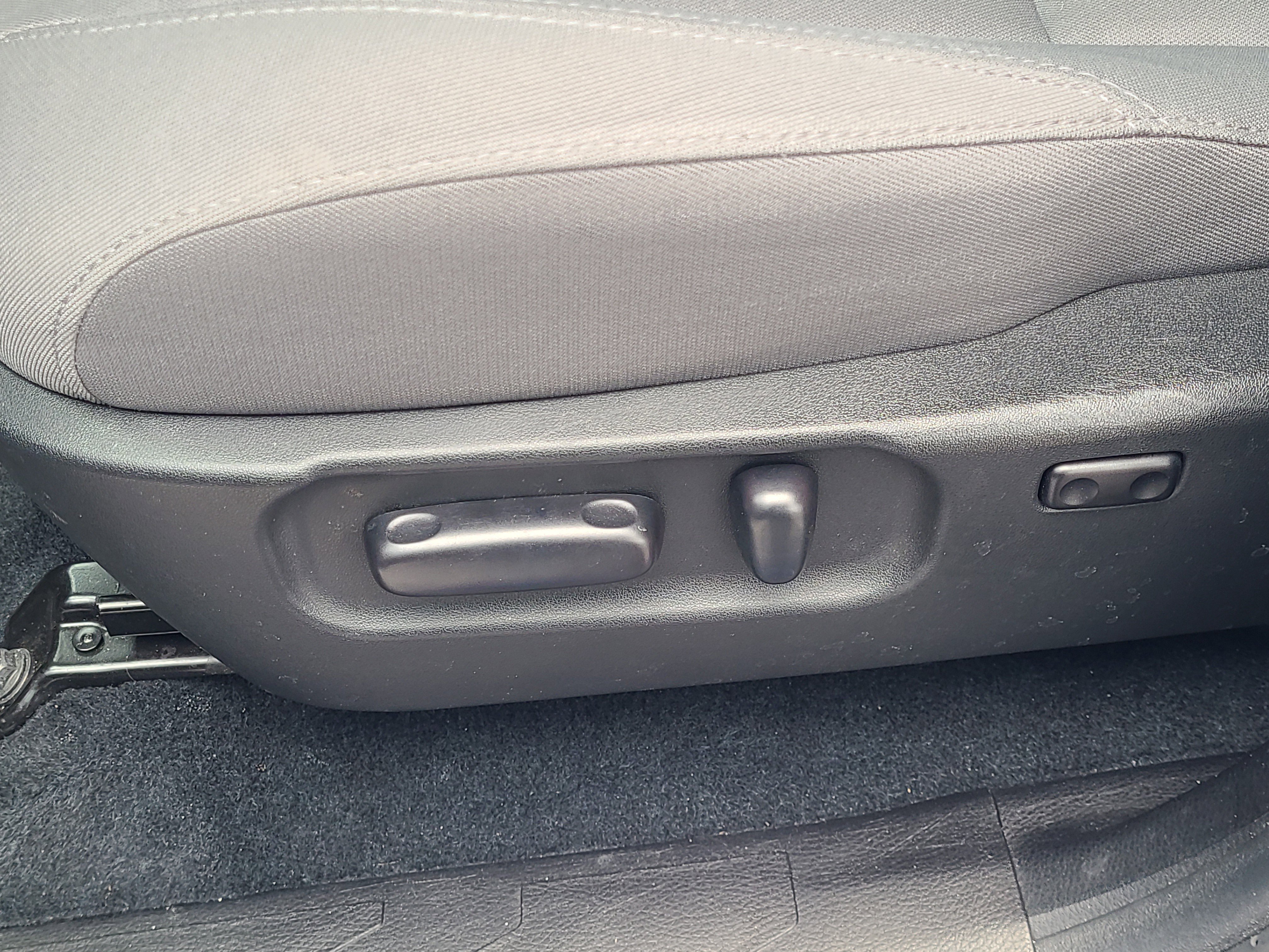 Used 2023  Toyota  image 17