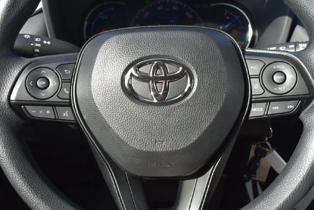 Used 2025 Silver Toyota LE image 19
