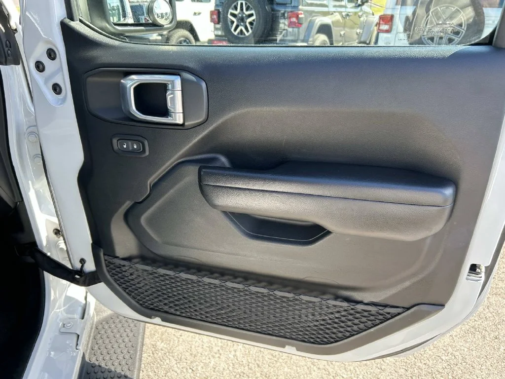 Used 2021 White Jeep Sport S image 21