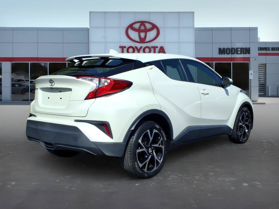 Used 2018 Blizzard Pearl Toyota XLE image 6