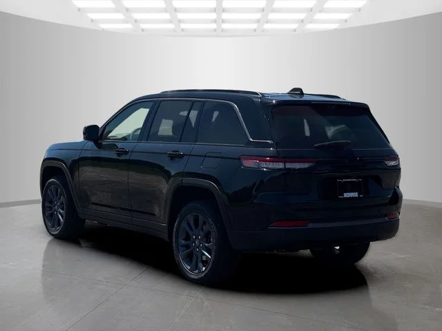 New 2026 Diamond Black Crystal Pearl-Coat Exterior Paint Jeep 85th Anniversary Edition image 5
