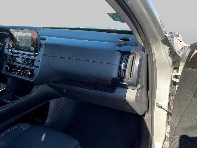 Used 2025 Silver Nissan S image 28