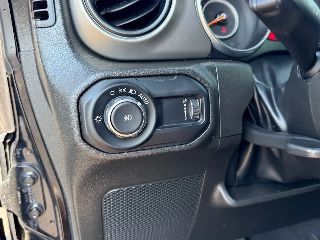 Used 2023 Black Jeep Sport S image 23
