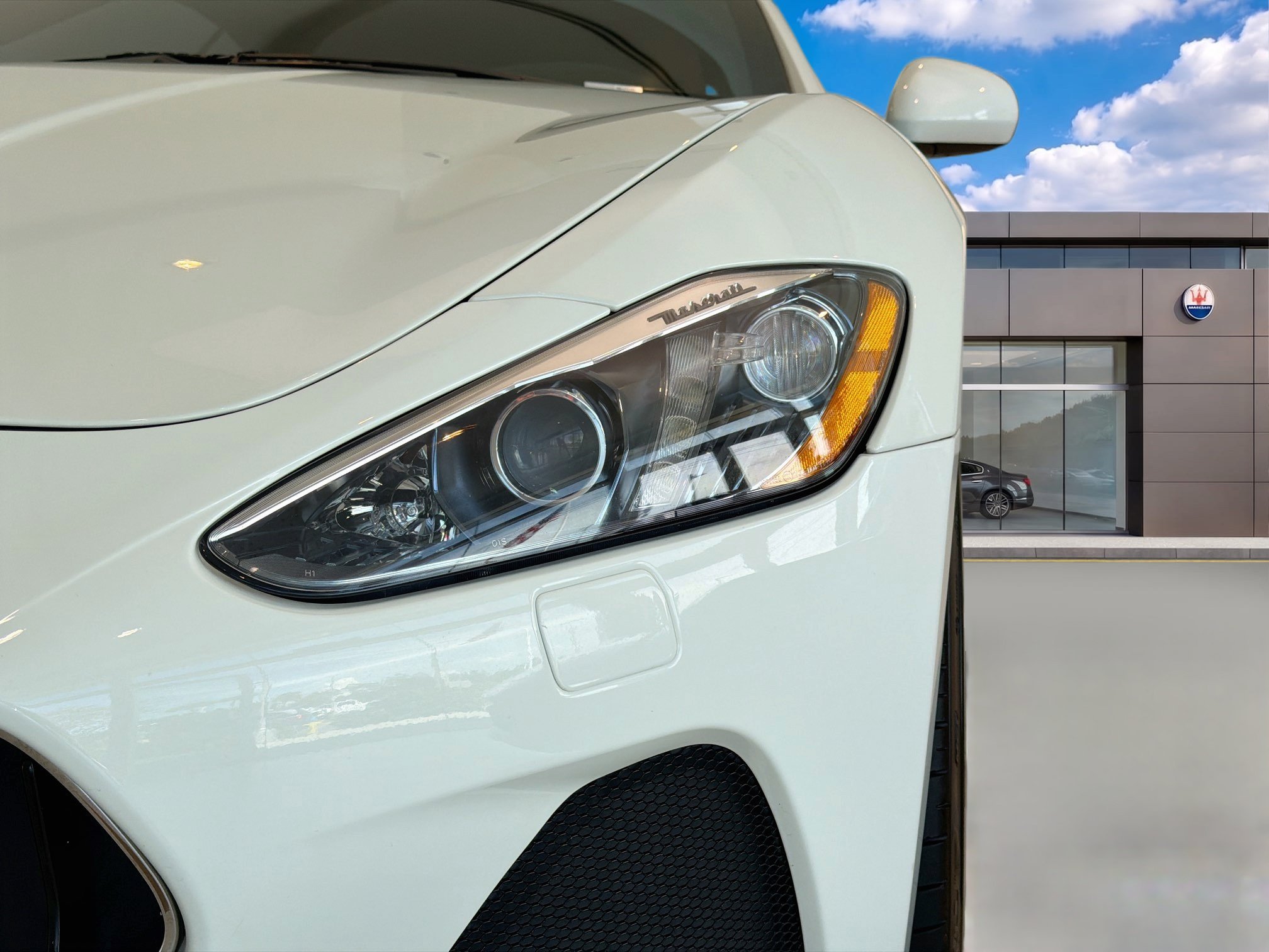 Used 2018 Bianco Fuji Special Matt Maserati Sport image 9