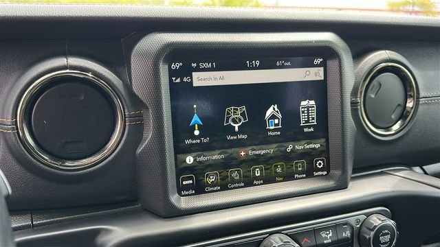 Used 2022 White Jeep Overland image 16
