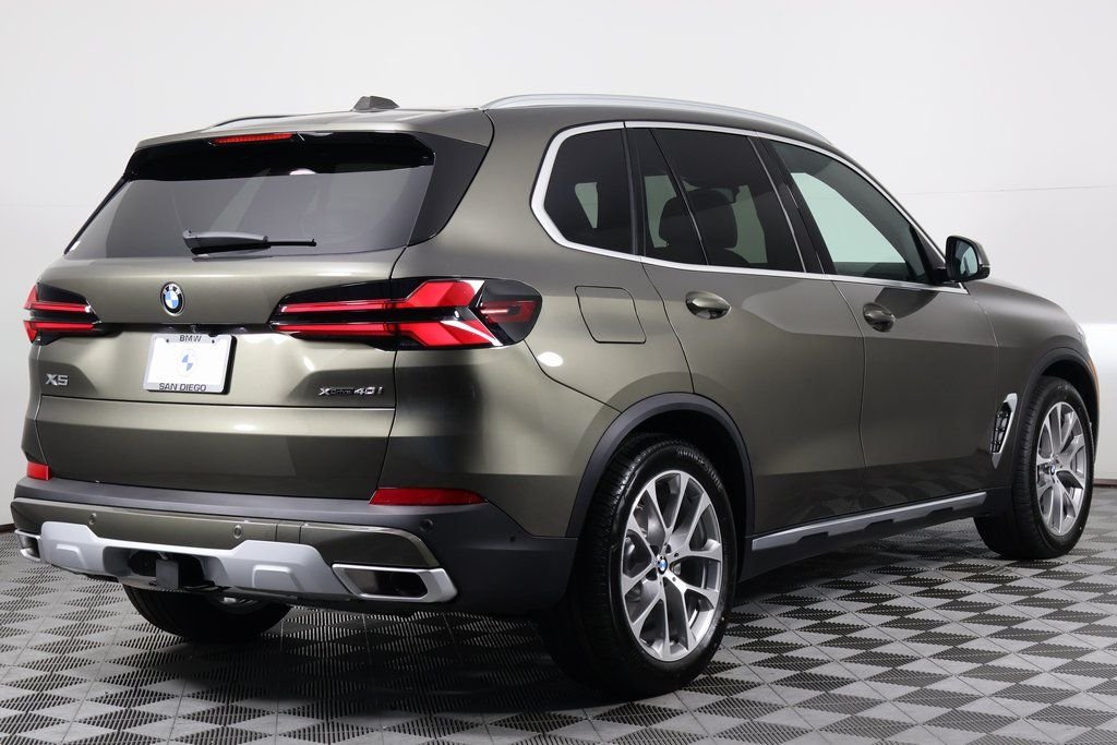 New 2026 Manhattan Green Metallic BMW xDrive40i image 2