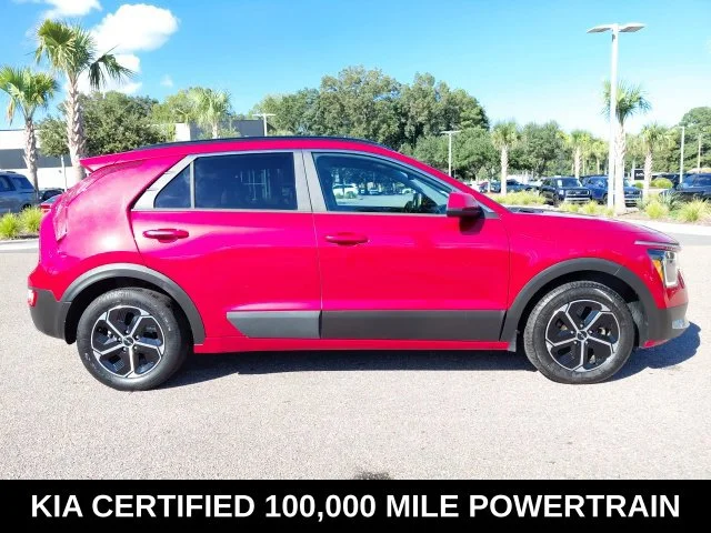Used 2024 Red Kia LX image 3