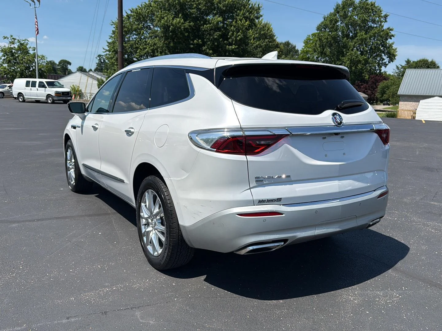 Used 2023 White Frost Tricoat Buick Essence image 18