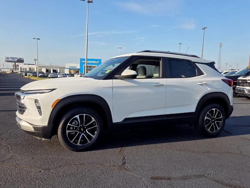 New 2026 Summit White Chevrolet LT image 27
