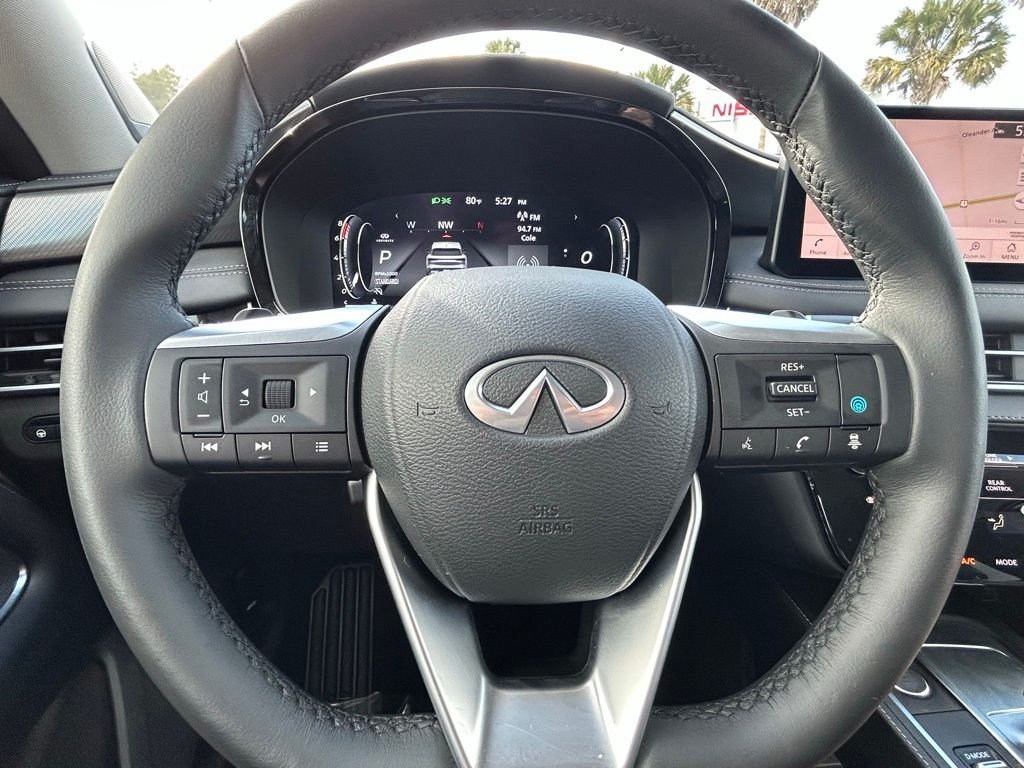 Used 2025 White INFINITI LUXE image 35