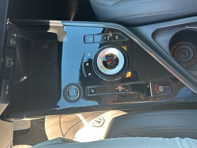 Used 2023 Gray Kia Wind image 14