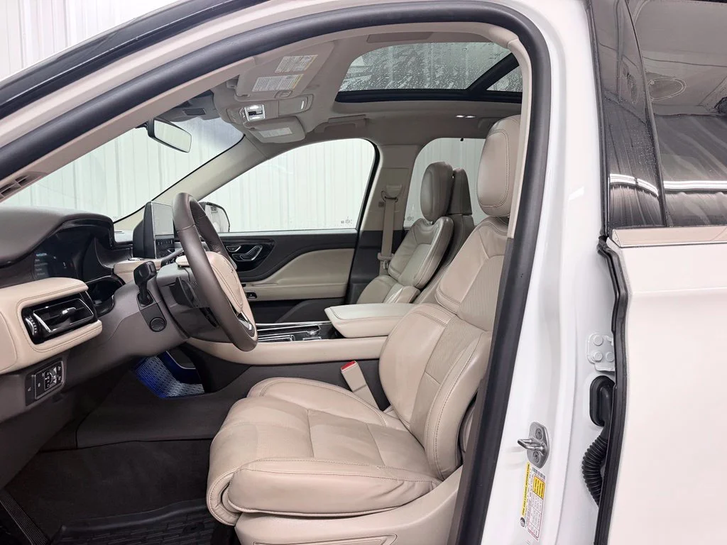 Used 2020 White Lincoln Reserve image 10