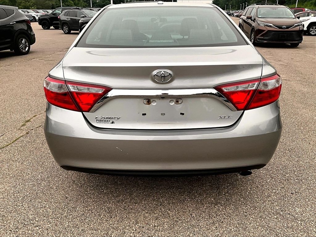 Used 2016 Silver Toyota XLE image 10