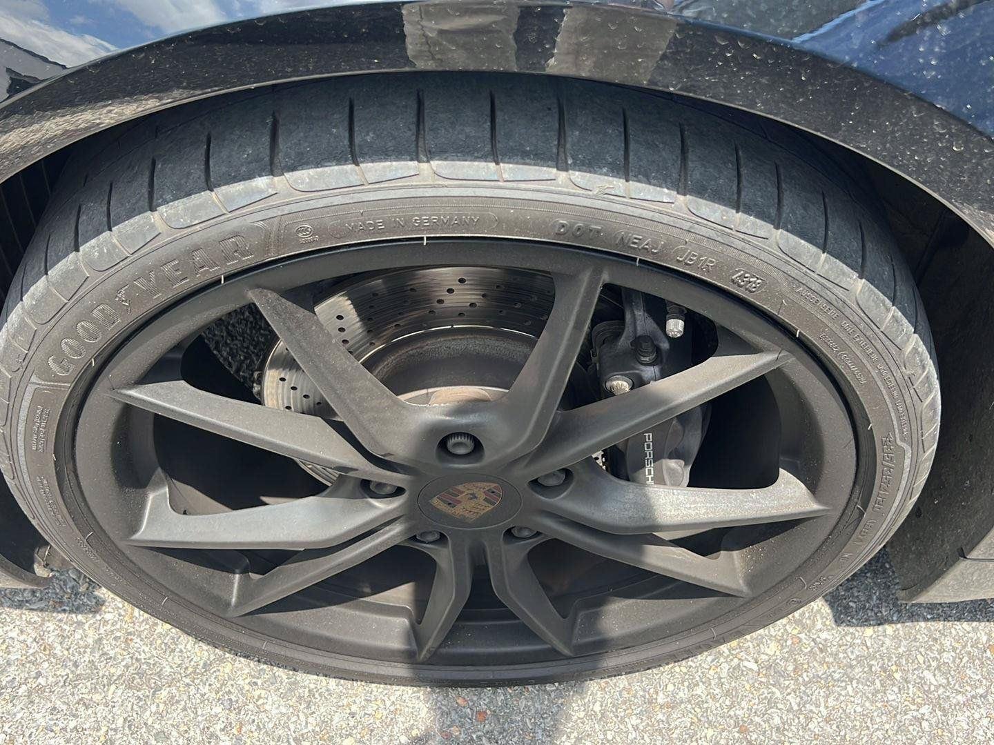 Used 2019  Porsche Base image 8
