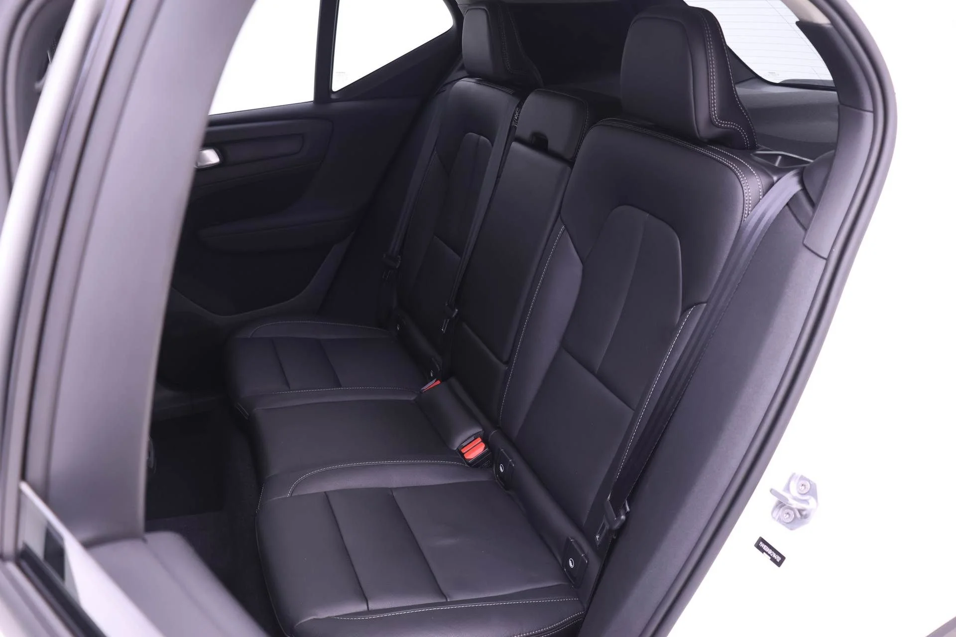 Used 2019 White Volvo Momentum image 14
