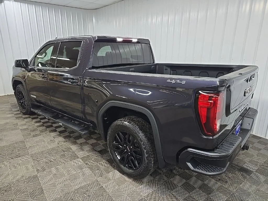 Used 2022 Silver GMC Elevation image 9
