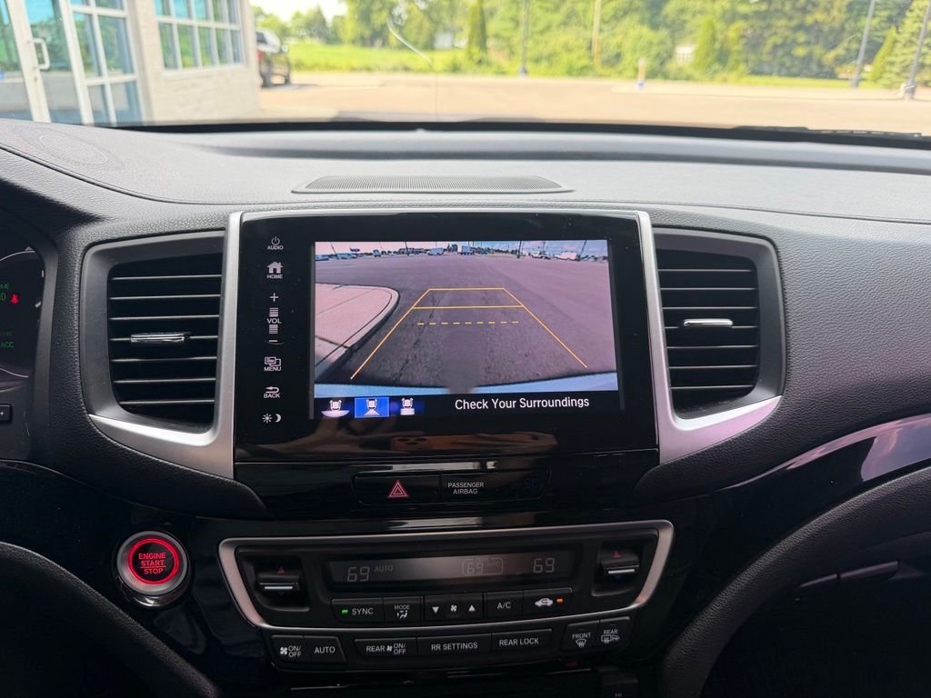 Used 2018 White Honda Touring image 13