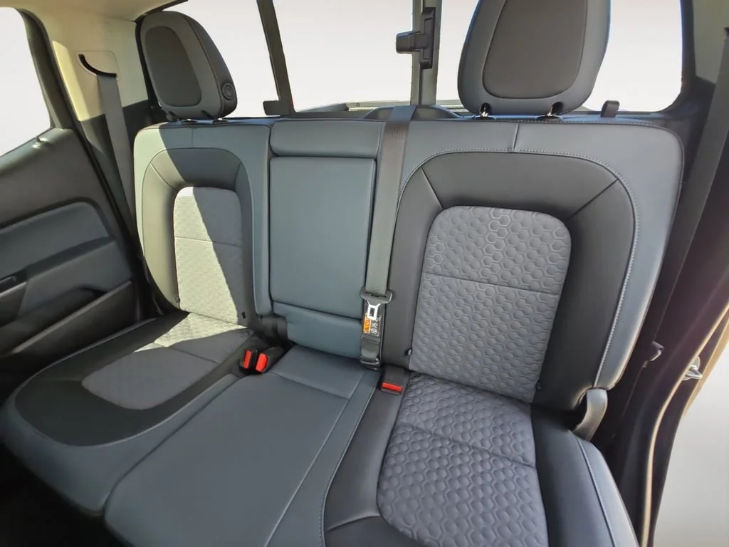 Used 2022 Black Chevrolet Z71 image 13