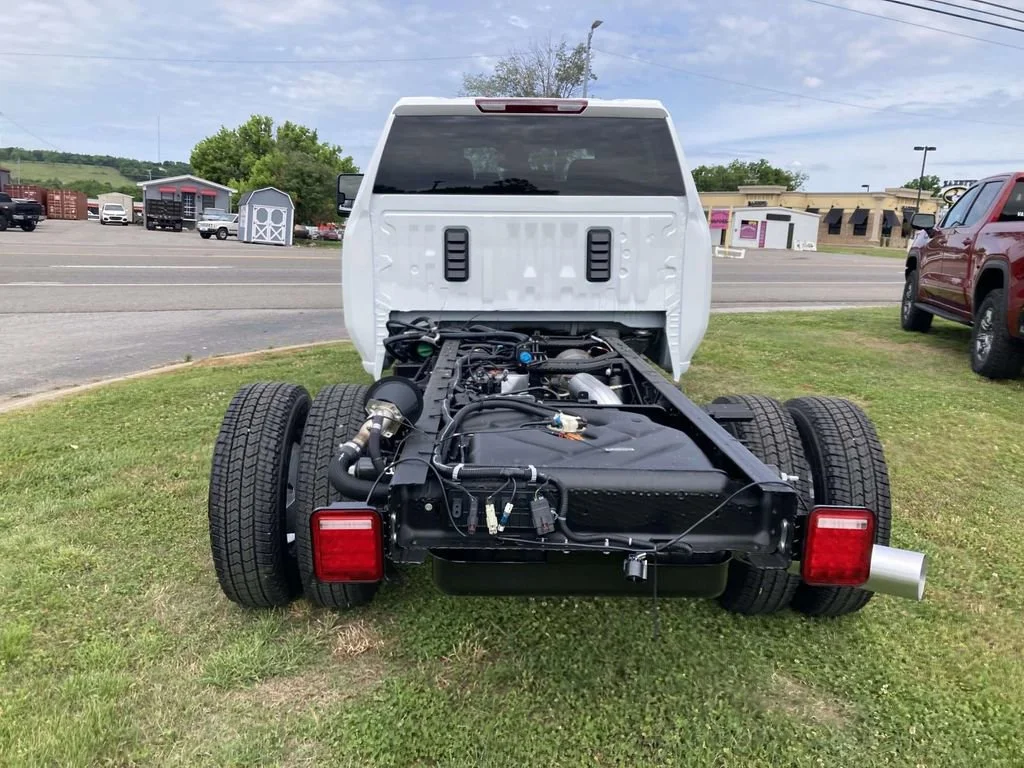 New 2026 Summit White GMC Pro image 5