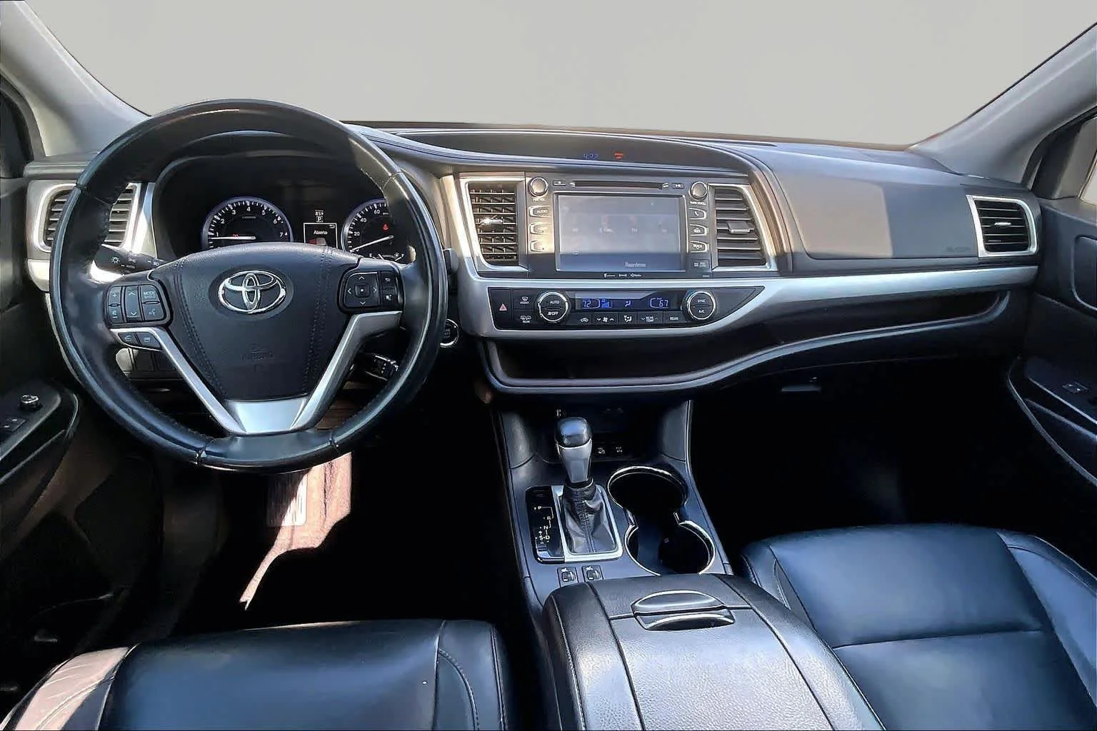 Used 2016 Shoreline Blue Pearl Toyota XLE image 16