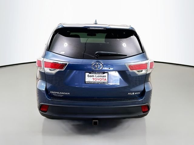 Used 2016 Blue Toyota XLE V6 image 6