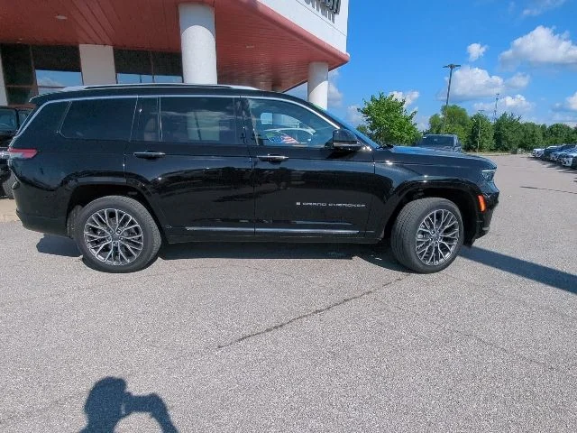 Certified Used 2023 Black Jeep Summit image 12