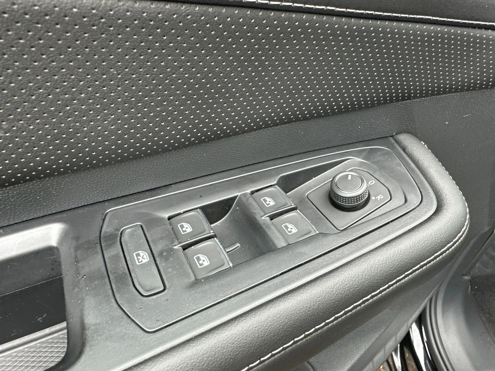 New 2026 Black Volkswagen 2.0T SE w/Technology image 17