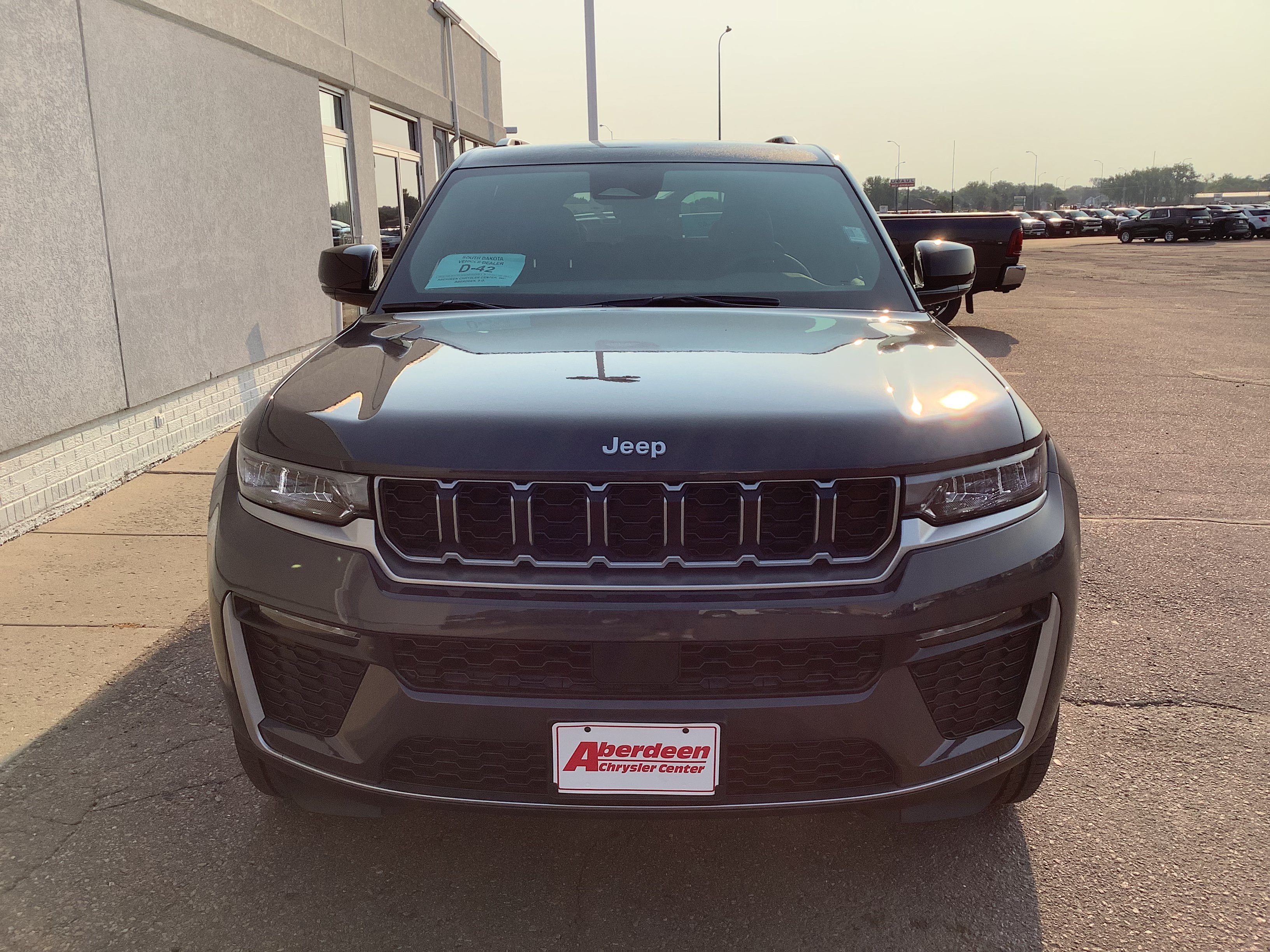 New 2026 Baltic Gray Metallic Clear-Coat Exterior Paint Jeep Limited image 2