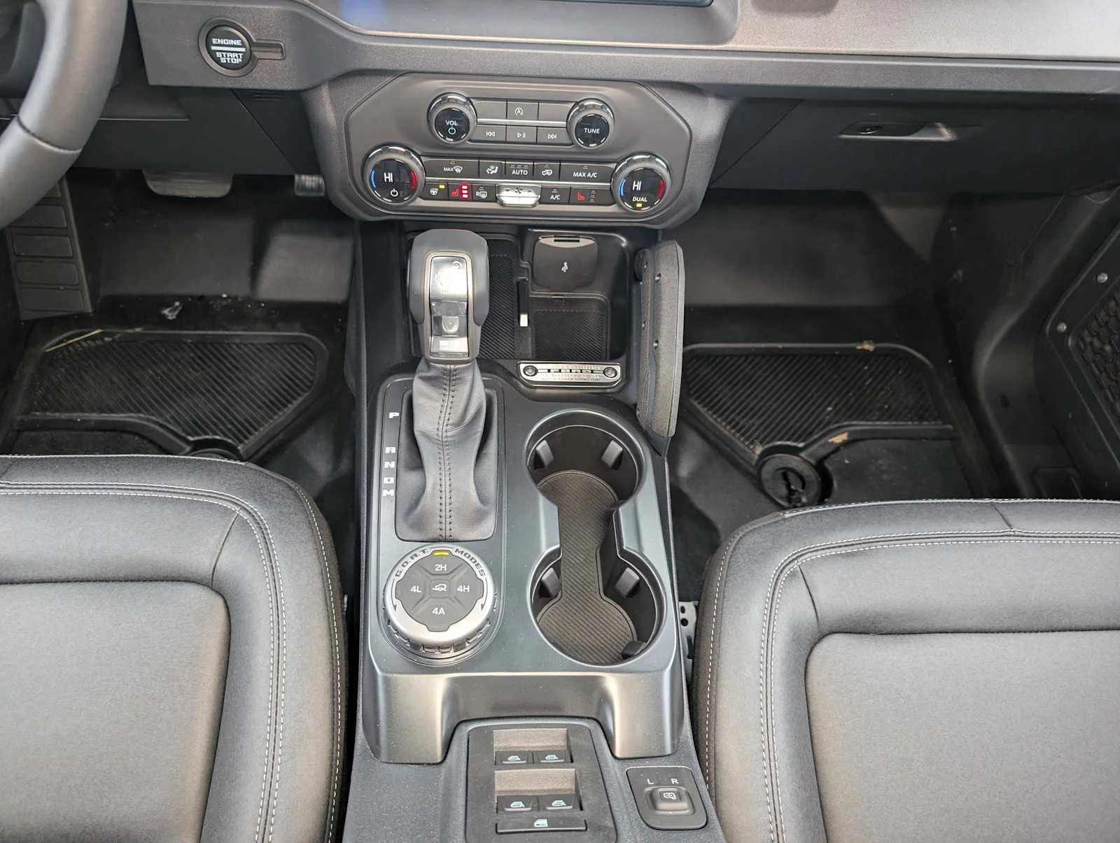 New 2025 Velocity Blue Metallic Ford Badlands® image 13