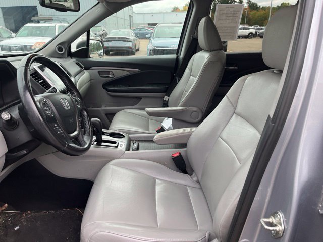 Used 2018 Silver Honda EX-L image 12