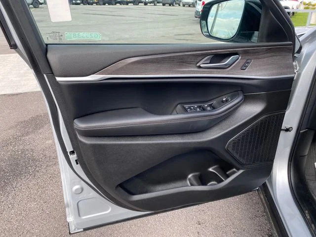 2025 Jeep Grand Cherokee L Limited - Photo 13