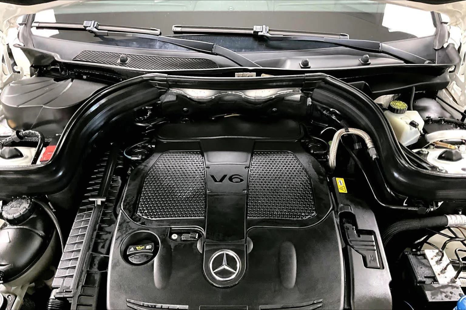 Used 2013 Diamond White Metallic Mercedes-Benz GLK 350 image 29