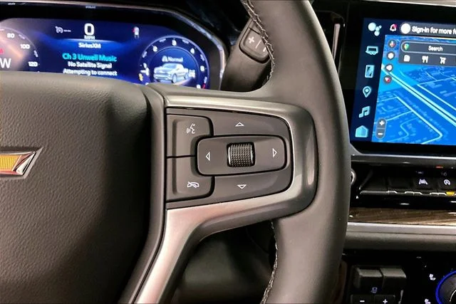 Used 2025 Riptide Blue Metallic Chevrolet LT image 27