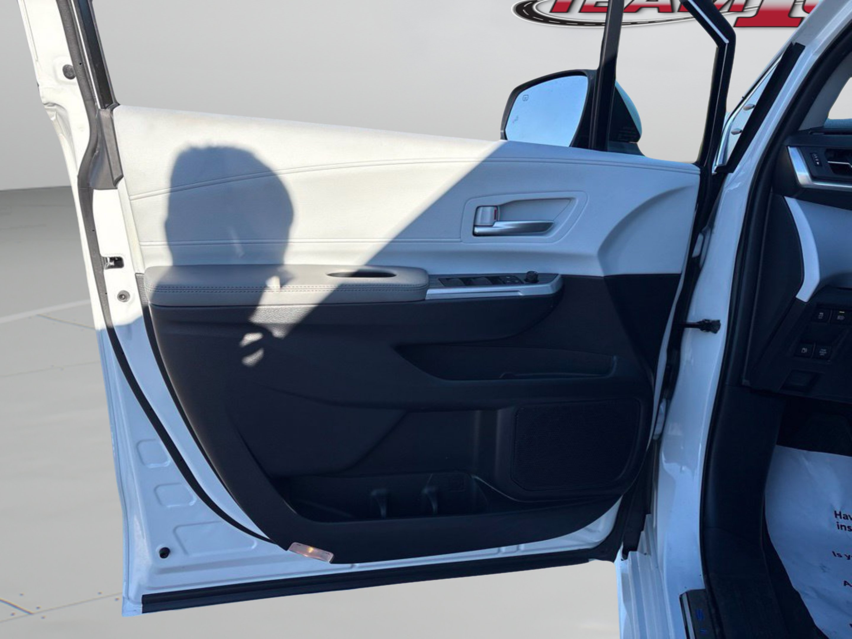 Used 2025 Pearl Toyota XLE image 8