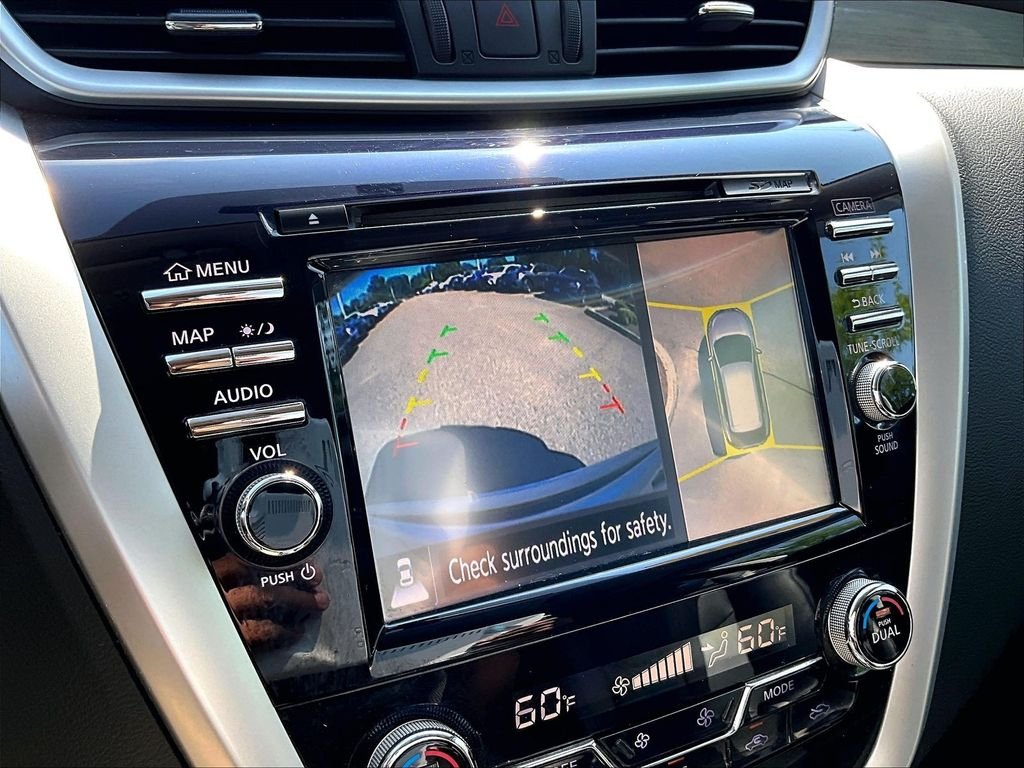 Used 2017 Silver Nissan SL image 19