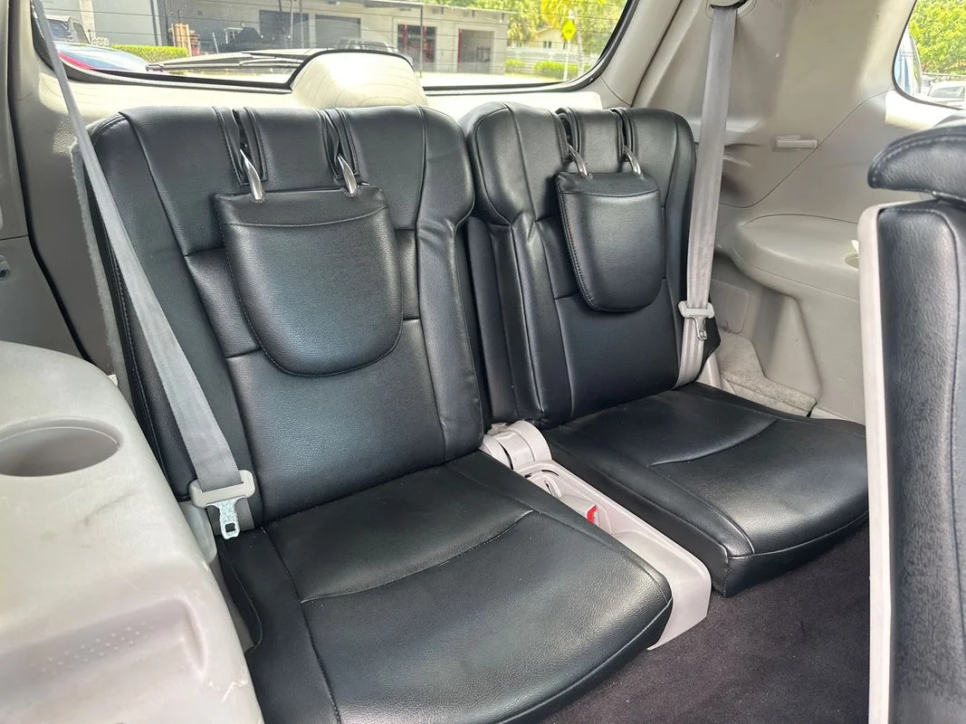 Used 2011  Toyota Base V6 image 27