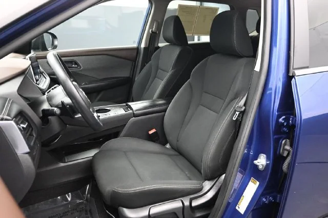 Used 2023 Blue Nissan S image 5