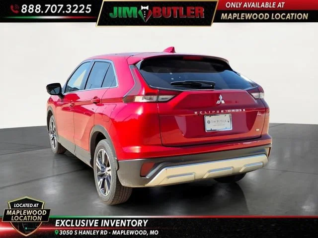 Used 2024  Mitsubishi SE image 2
