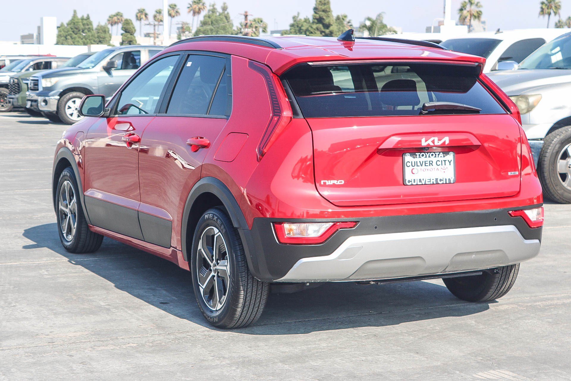 2025 Kia Niro EX - Photo 6