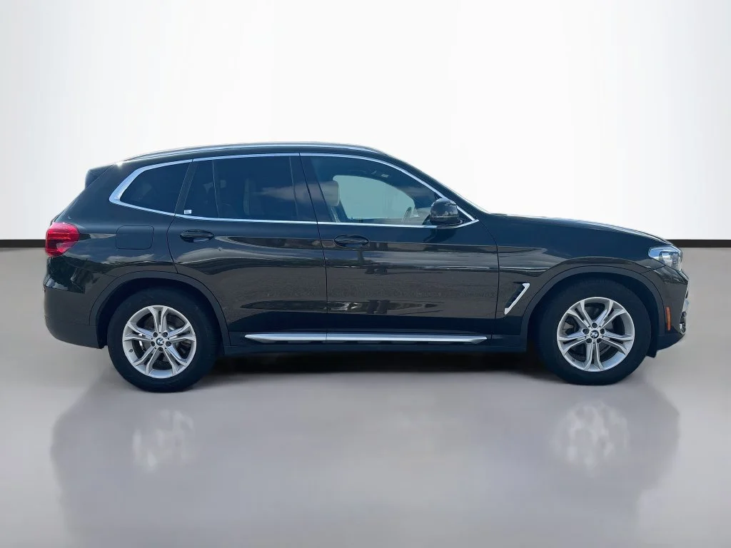 Used 2019 Green BMW sDrive30i image 2