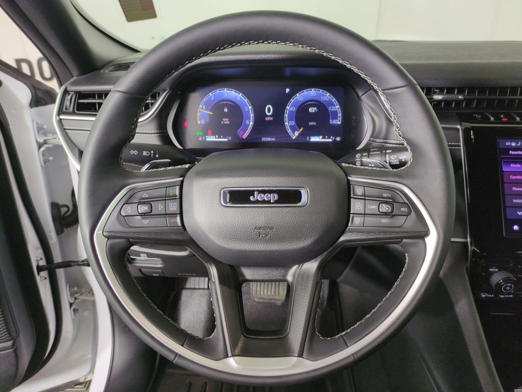 Used 2025  Jeep Altitude X image 17