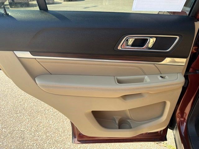 Used 2016 Bronze Ford Limited image 13